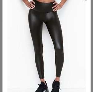 VS Knockout Tights